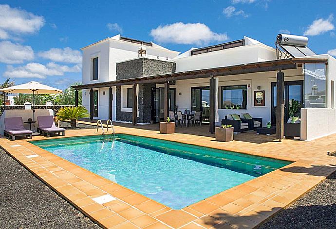 Beautiful villa with private pool and terrace . - Villa Longa . (Galería de imágenes) }}