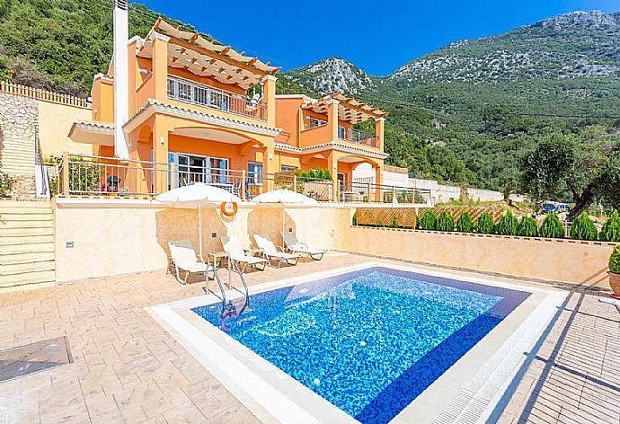 ,Beautiful Villa with private pool . - Villa Danaia . (Galerie de photos) }}
