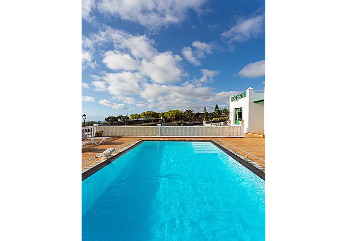 Private pool and terrace . - Villa Sol y Mar . (Galería de imágenes) }}