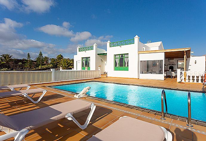 Beautiful villa with private pool and terrace . - Villa Sol y Mar . (Photo Gallery) }}