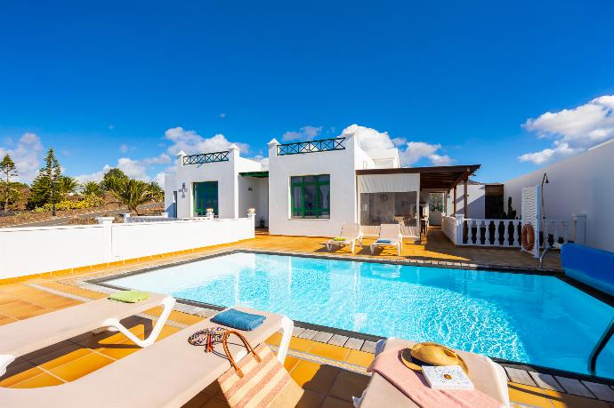 Beautiful villa with private pool and terrace with sea views . - Villa Sol y Mar . (Photo Gallery) }}