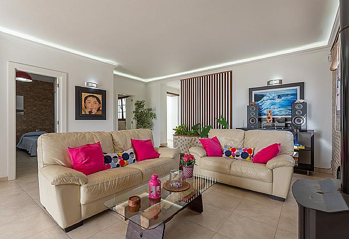 Open-plan living room with sofas, dining area, kitchen, ornamental fireplace, WiFi internet, satellite TV, DVD player, and pool terrace access . - Villa Santana . (Galería de imágenes) }}