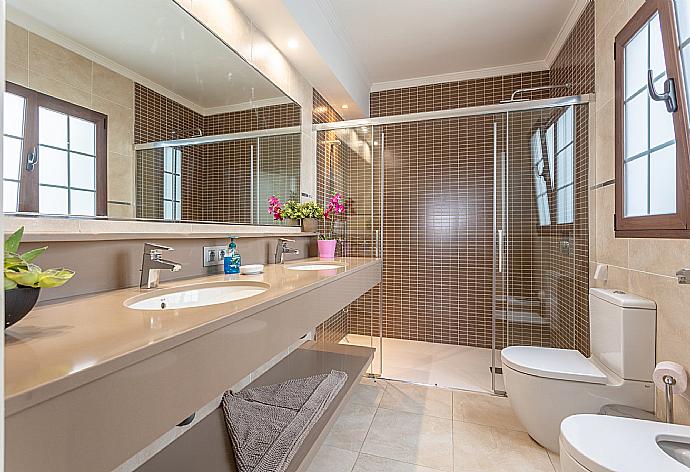 Family bathroom with shower . - Villa Santana . (Photo Gallery) }}