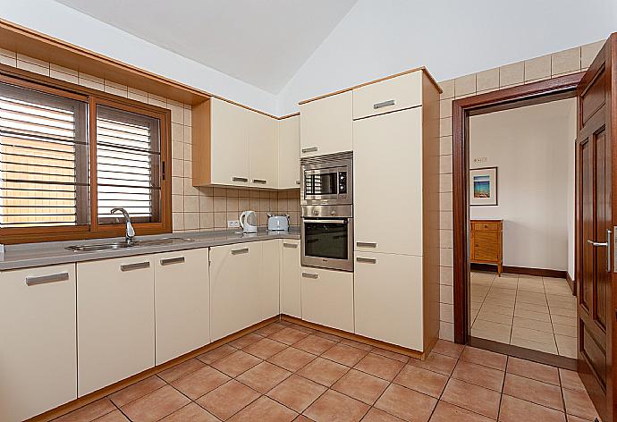 Equipped kitchen . - Villa Dorada . (Галерея фотографий) }}