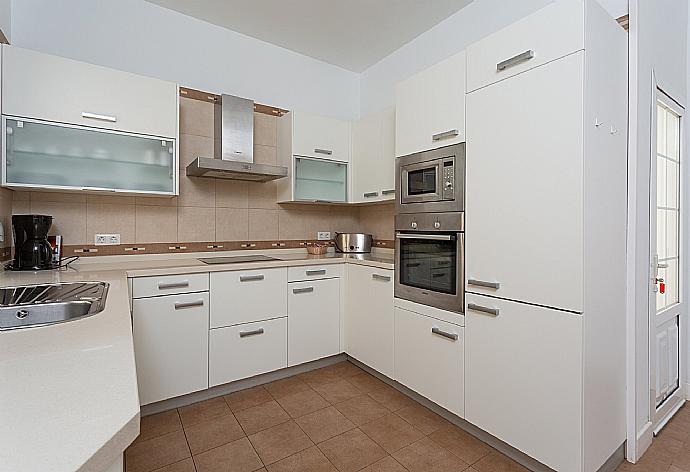 Equipped kitchen . - Villa Mar Azul . (Fotogalerie) }}