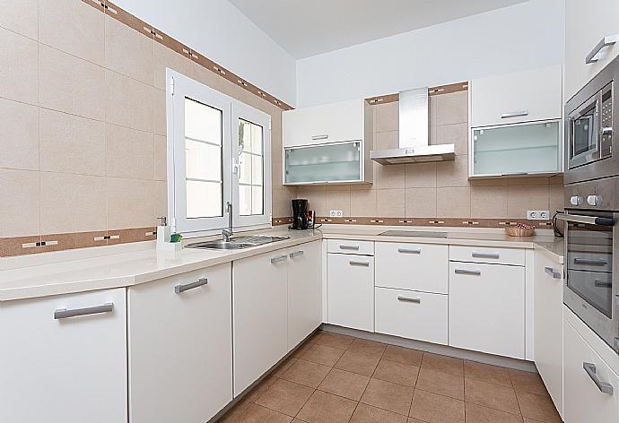 Equipped kitchen . - Villa Mar Azul . (Fotogalerie) }}