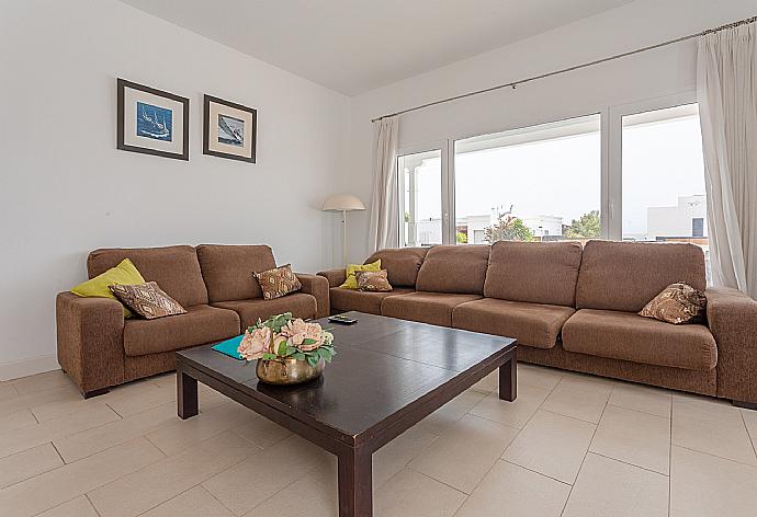 Living room with A/C, WiFi internet, satellite TV, DVD player, and terrace access . - Villa Mar Azul . (Photo Gallery) }}