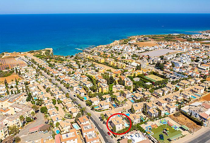 Aerial view showing location of Villa Miracle . - Villa Miracle . (Galleria fotografica) }}