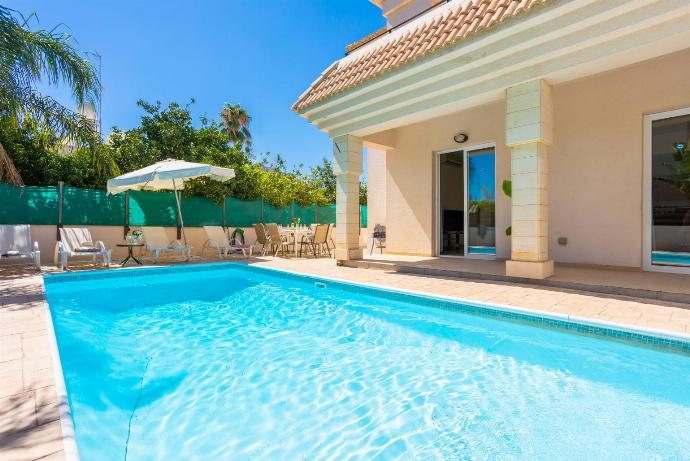  . - Villa Koula . (Photo Gallery) }}