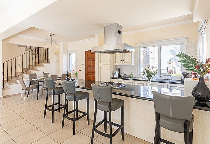 Equipped kitchen . - Villa Petra . (Fotogalerie) }}