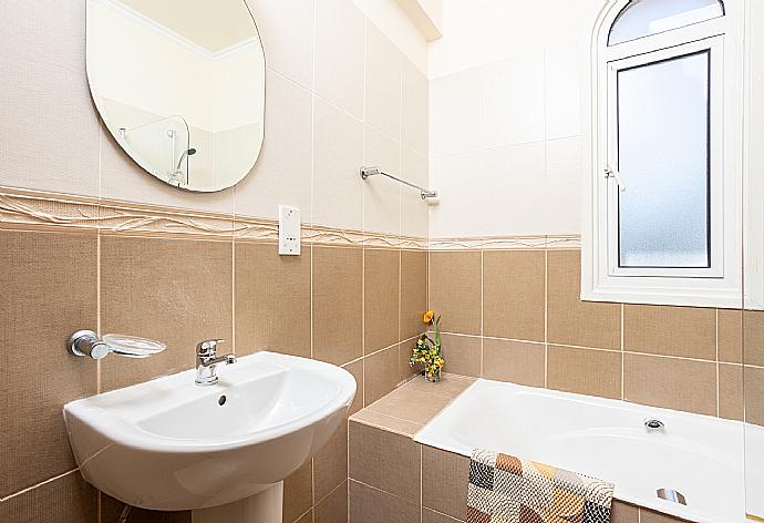 Family bathroom with bath and shower . - Villa Petra . (Photo Gallery) }}