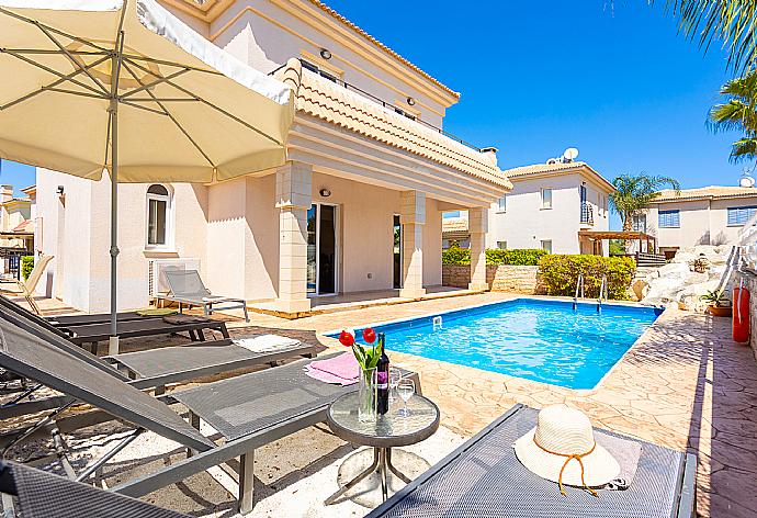 Beautiful villa with private pool and terrace . - Villa Petra . (Galería de imágenes) }}