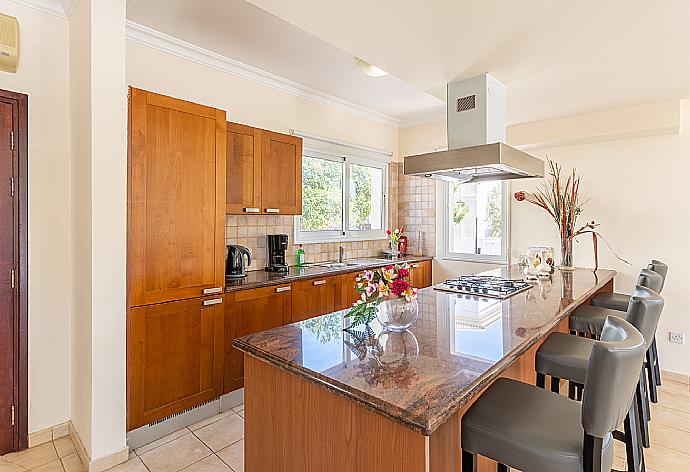 Equipped kitchen . - Villa Chryso . (Галерея фотографий) }}