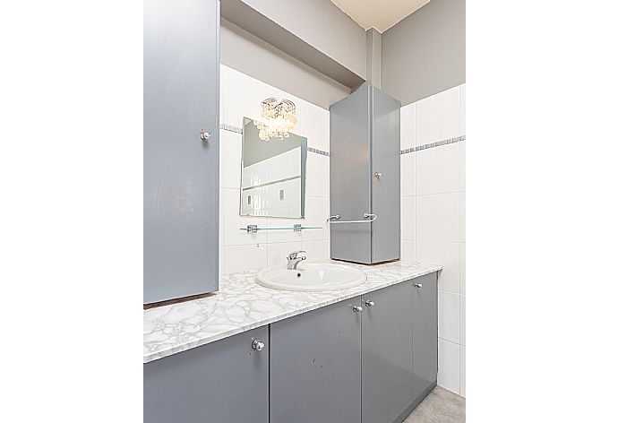 En suite bathroom with bath and shower . - Villa Solis . (Photo Gallery) }}