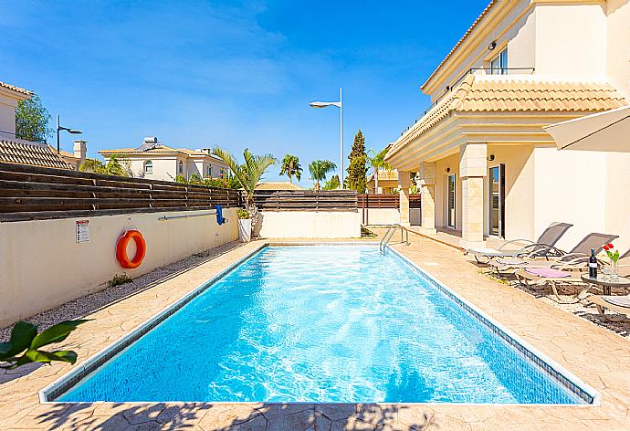 Private pool and terrace . - Villa Miranda . (Fotogalerie) }}