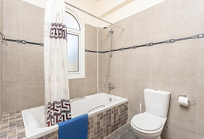 En suite bathroom with bath and shower . - Villa Miranda . (Photo Gallery) }}