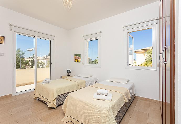 Twin bedroom with A/C . - Villa Miranda . (Photo Gallery) }}