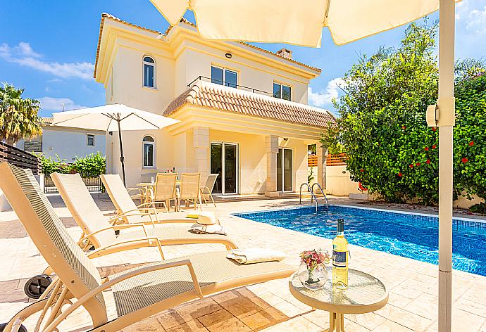 Beautiful villa with private pool and terrace . - Villa Nikol . (Galería de imágenes) }}