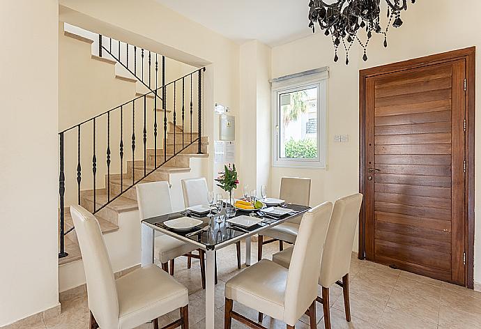 Open-plan living room with sofa, dining area, kitchen, ornamental fireplace, A/C, WiFi internet, and satellite TV . - Villa Nikol . (Fotogalerie) }}