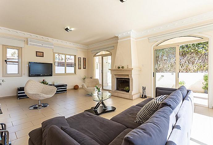  . - Villa Meli . (Photo Gallery) }}