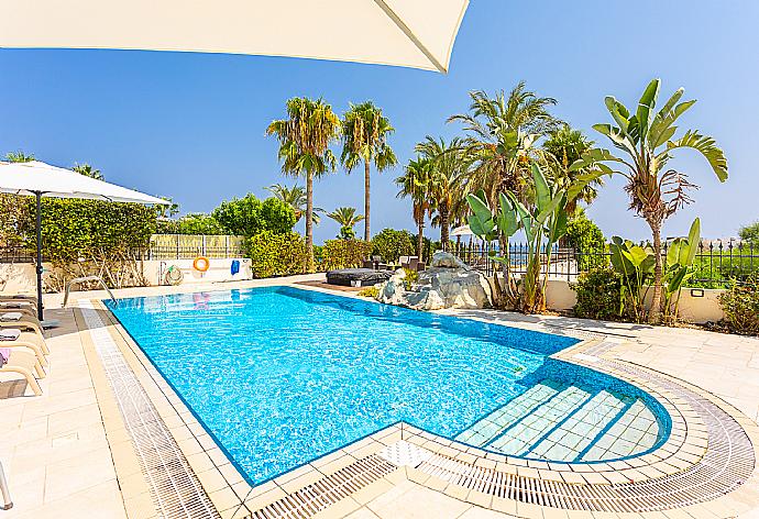 Private pool, jacuzzi, terrace, and garden with sea views . - Villa  Elysia . (Photo Gallery) }}