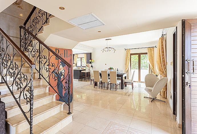 Open-plan living room with sofas, dining area, kitchen, ornamental fireplace, A/C, WiFi internet, and satellite TV . - Villa  Elysia . (Photo Gallery) }}