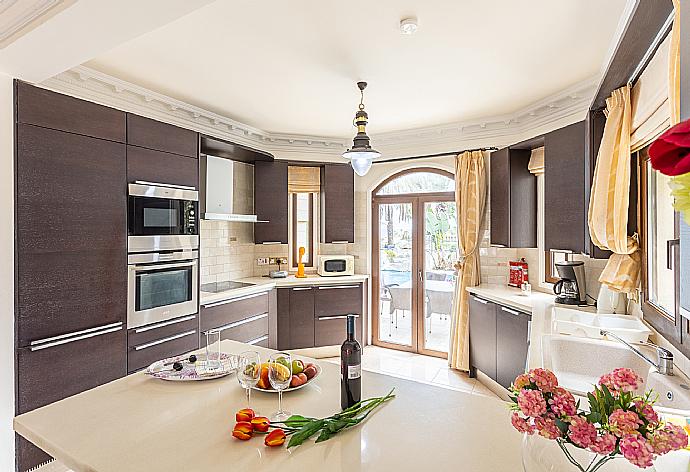 Equipped kitchen . - Villa  Elysia . (Photo Gallery) }}