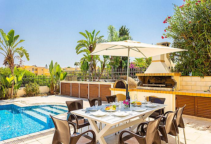 Terrace area with BBQ . - Villa Brigitte . (Photo Gallery) }}