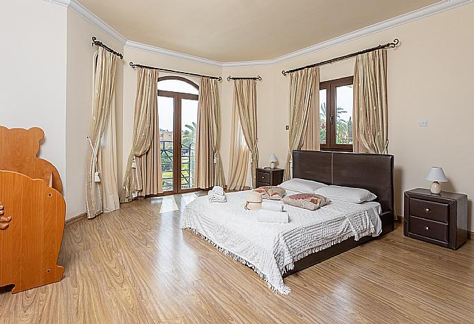 Double bedroom with A/C and sea views . - Villa  Elysia . (Photo Gallery) }}