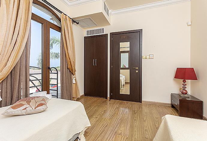 Twin bedroom with A/C . - Villa Brigitte . (Photo Gallery) }}