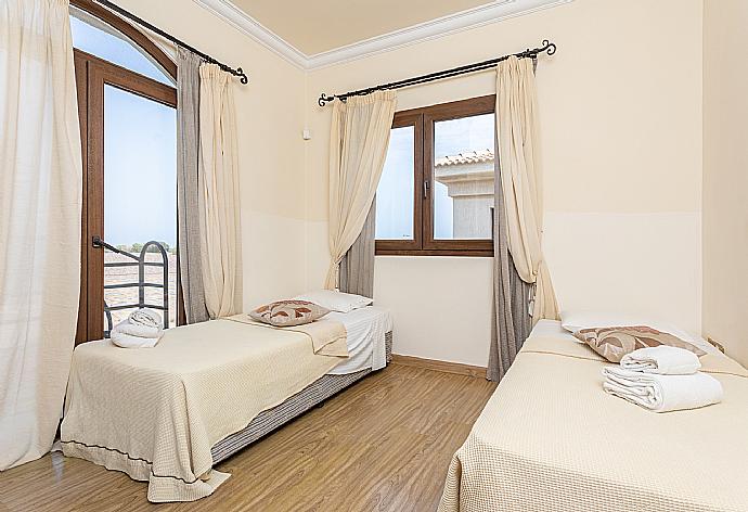 Twin bedroom with A/C . - Villa Brigitte . (Photo Gallery) }}