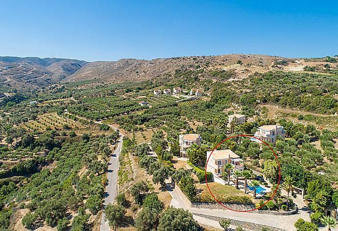 Aerial view showing location of Villa Astro . - Villa Astro . (Galería de imágenes) }}