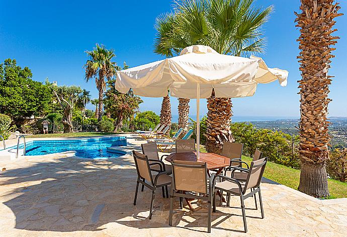 Private pool and terrace area with sea views . - Villa Astro . (Galerie de photos) }}