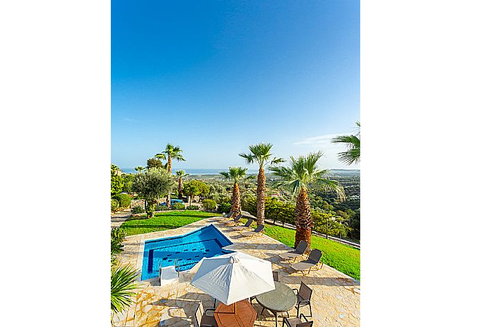 View of pool terrace from balcony . - Villa Astro . (Galerie de photos) }}