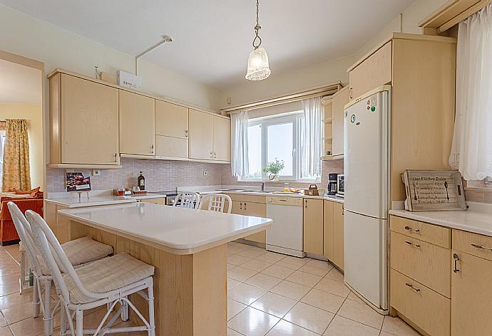 Equipped kitchen . - Villa Armi . (Fotogalerie) }}