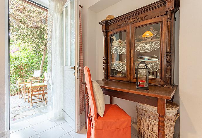 Double bedroom on ground floor with A/C and terrace access . - Villa Armi . (Galleria fotografica) }}