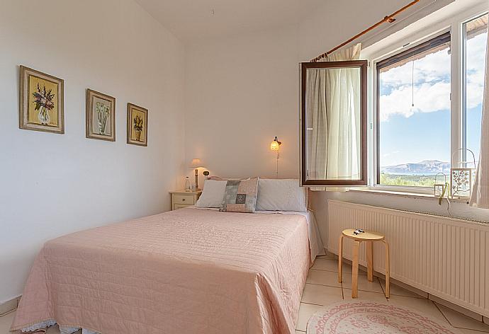 Double bedroom on first floor with A/C and balcony access . - Villa Armi . (Galleria fotografica) }}