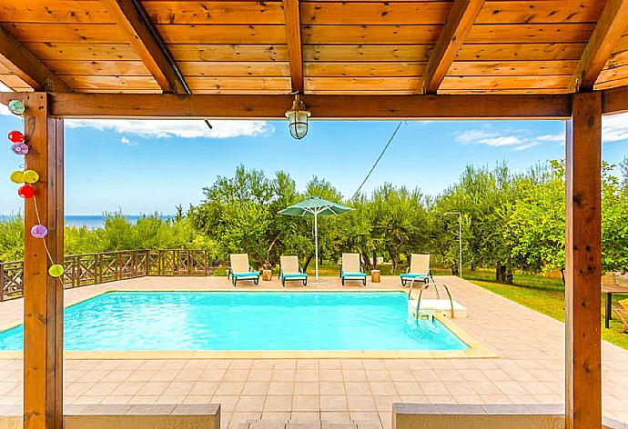 Private pool and terrace with sea views . - Villa Armi . (Galleria fotografica) }}