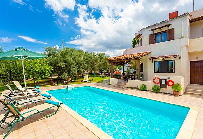 ,Beautiful villa with private pool and terrace . - Villa Armi . (Fotogalerie) }}