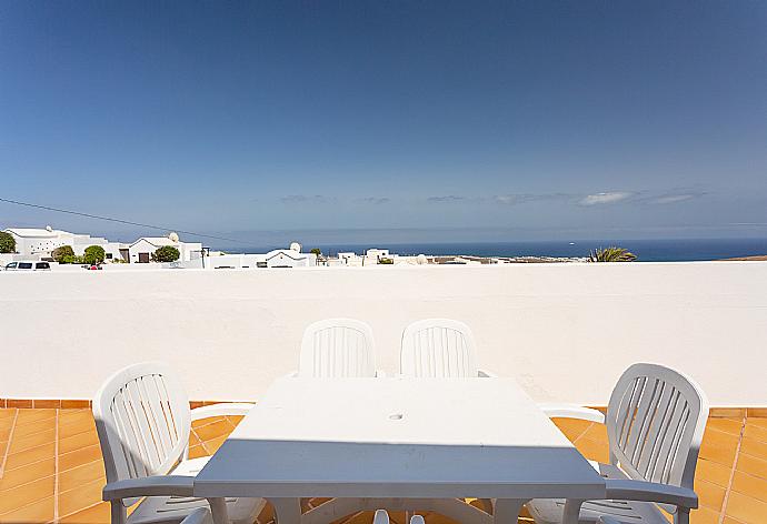 Terrace with outdoor dining area . - Villa Princesa Guayarmina . (Galería de imágenes) }}