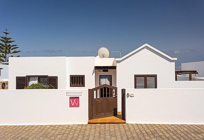 Front view of Villa Princesa Guayarmina . - Villa Princesa Guayarmina . (Galería de imágenes) }}