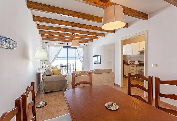 Open-plan living room with dining area, WiFi internet, satellite TV, and terrace access . - Villa Princesa Guayarmina . (Galería de imágenes) }}
