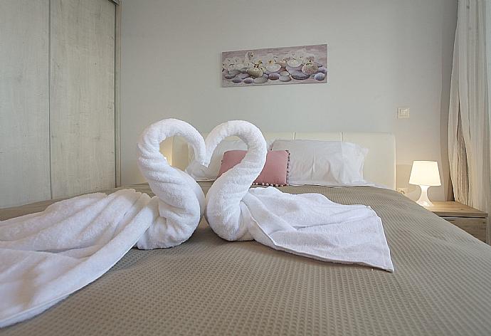 Double bedroom with A/C . - Villa Bacante . (Photo Gallery) }}