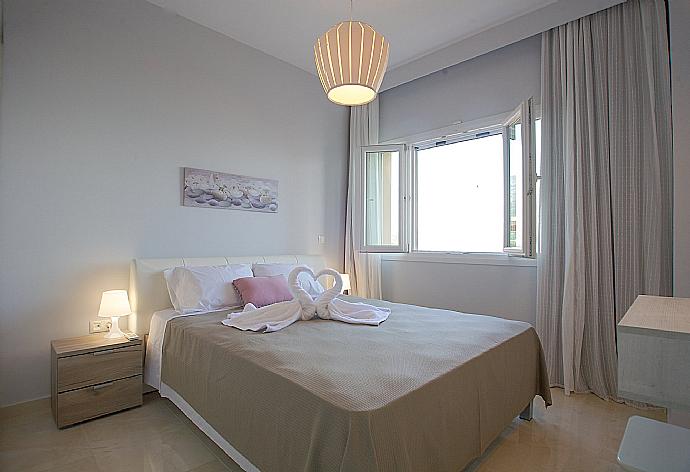 Double bedroom with A/C . - Villa Bacante . (Galería de imágenes) }}