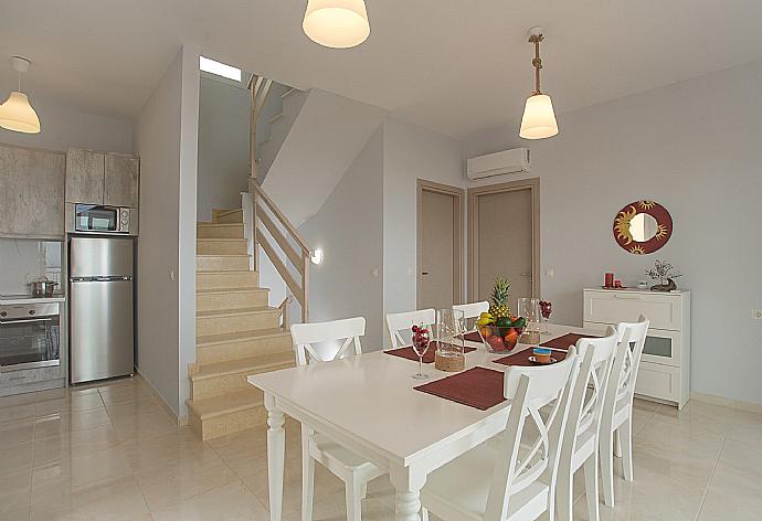 Dining room with A/C and balcony access with panoramic sea views . - Villa Bacante . (Galería de imágenes) }}