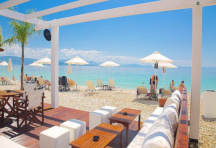 Beachfront taverna . - Villa Aurora . (Photo Gallery) }}