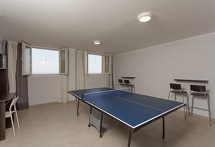 Games room with table tennis . - Villa Aurora . (Photo Gallery) }}