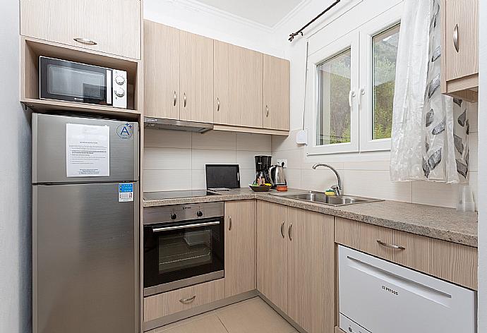 Equipped kitchen . - Villa Sequoia Yellow . (Photo Gallery) }}