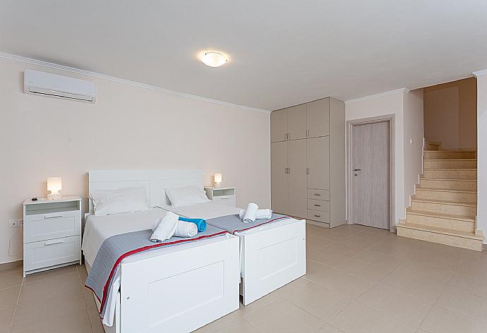 Twin bedroom with en suite bathroom, A/C, TV, and pool terrace access . - Villa Sequoia Yellow . (Photo Gallery) }}