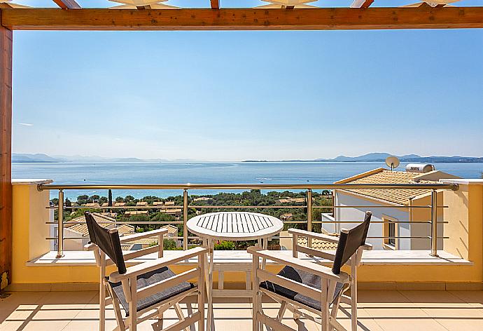 Balcony with panoramic sea views . - Villa Sequoia Yellow . (Photo Gallery) }}